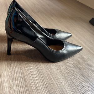 Tahari Leather/ Patent Pumps ( Size 9.5)